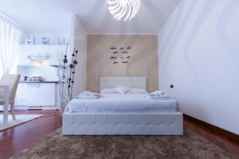 Hemeras Boutique Homes - Design Apartments In Milan Center Exterior photo